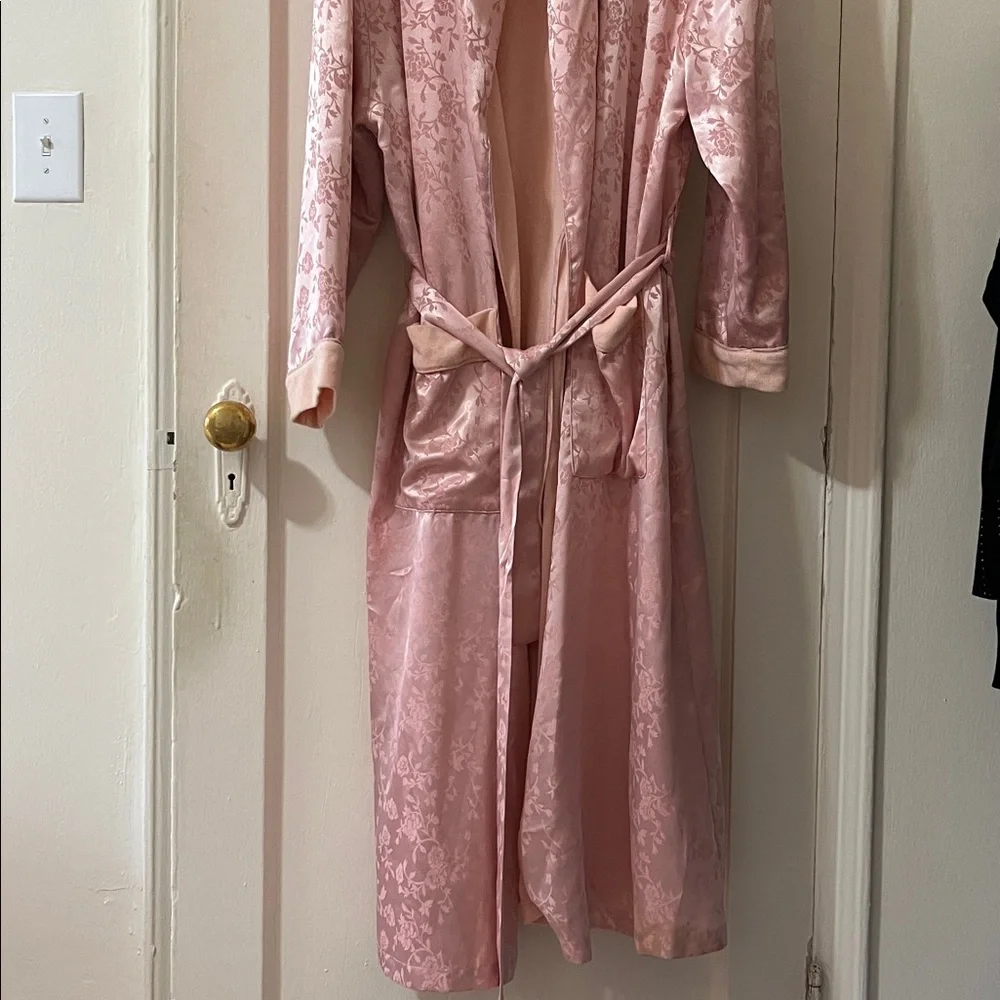 Victoria's Secret Pink Satin Floral Robe - Picture 2 of 10